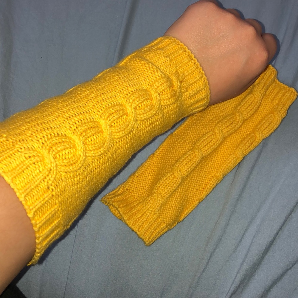 Mustard Sleeves